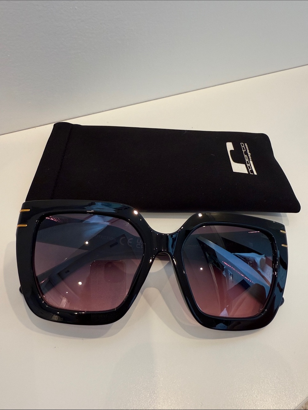 Spanish 🇪🇸 Stylish Black Women's Sunglasses with Gradient Lenses